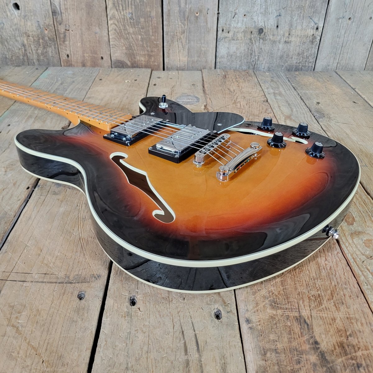 Squier Fender Classic Vibe Starcaster 2023 Semi - Hollow Guitar - Mahar's Vintage Guitars