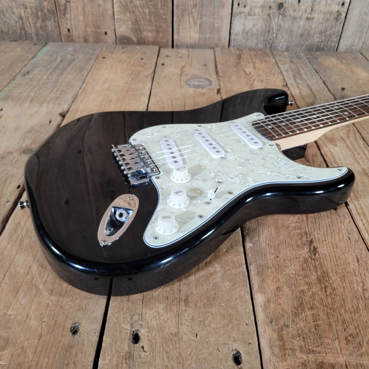 Squier Fender Stratocaster Black 2004 – MOTS Pickguard, No Case - Mahar's Vintage Guitars
