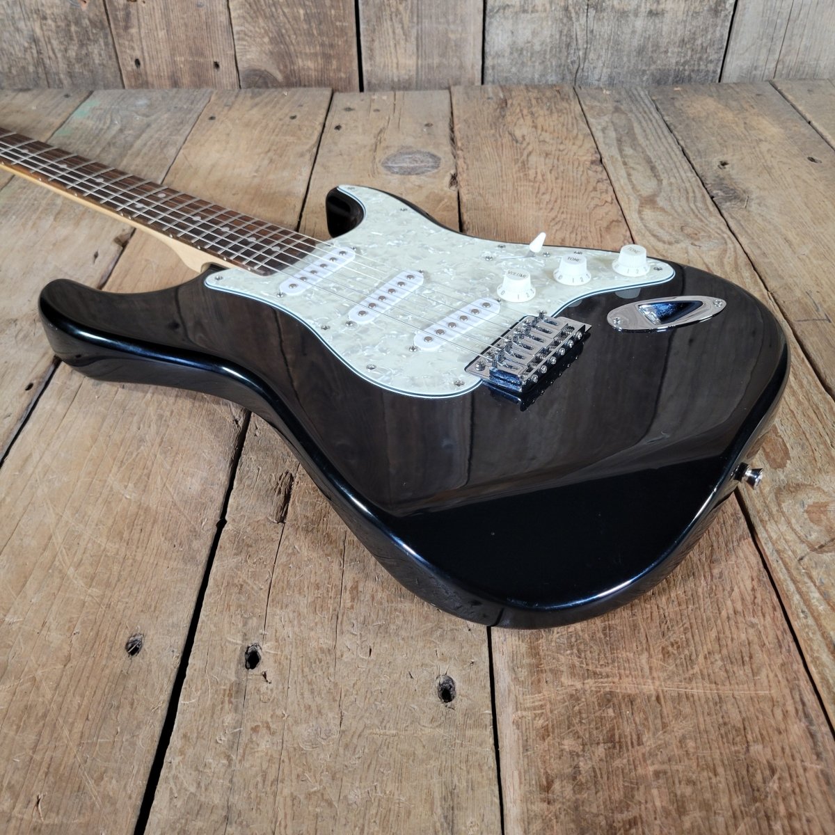 Squier Fender Stratocaster Black 2004 – MOTS Pickguard, No Case - Mahar's Vintage Guitars