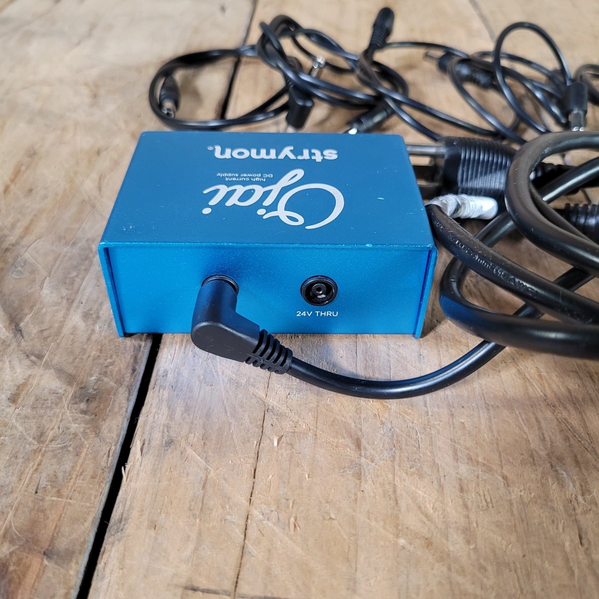 Strymon Ojai Power Supply with all cables - Mahar's Vintage Guitars