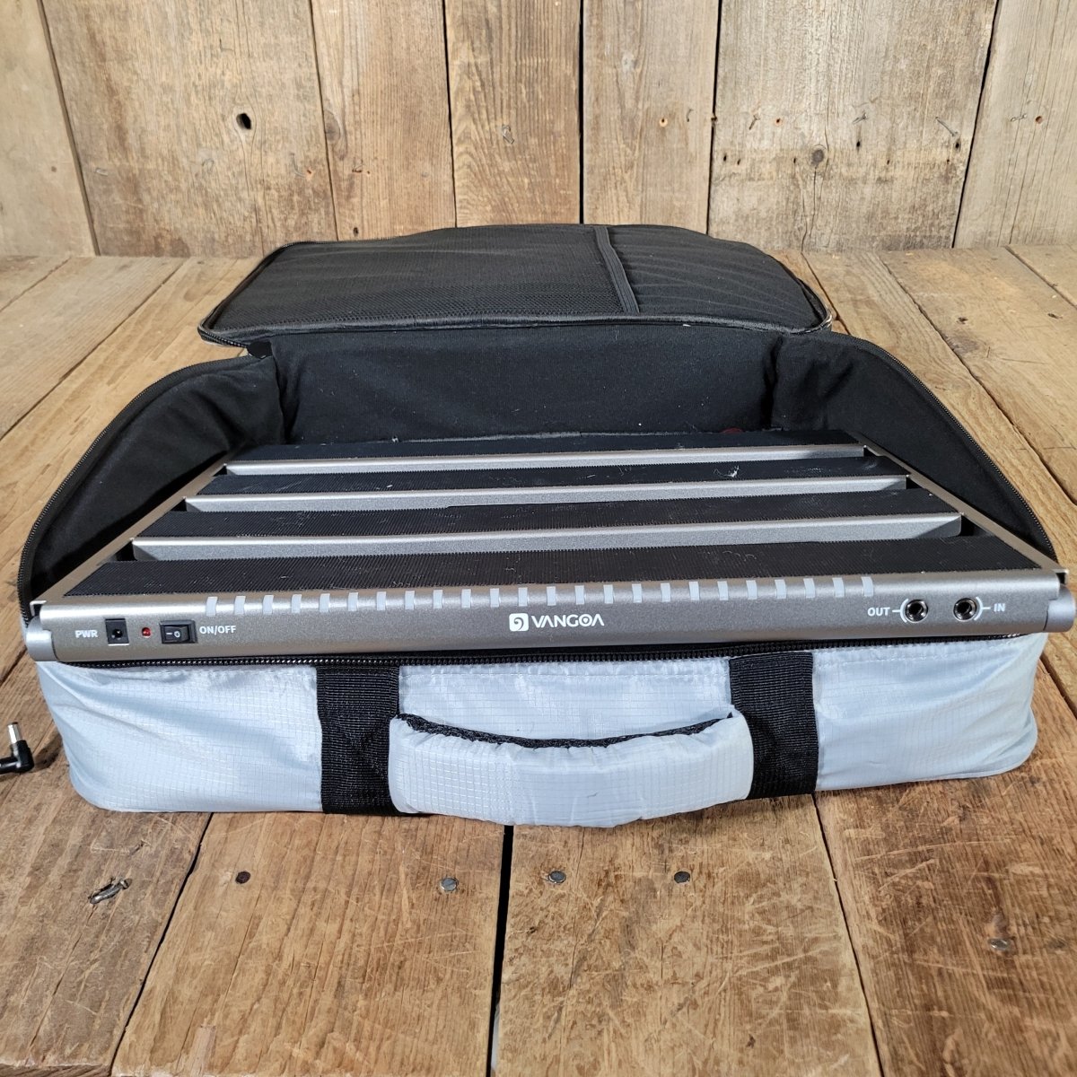 Vangoa PD - M Powered Pedal Board with Bag and Cables - Mahar's Vintage Guitars
