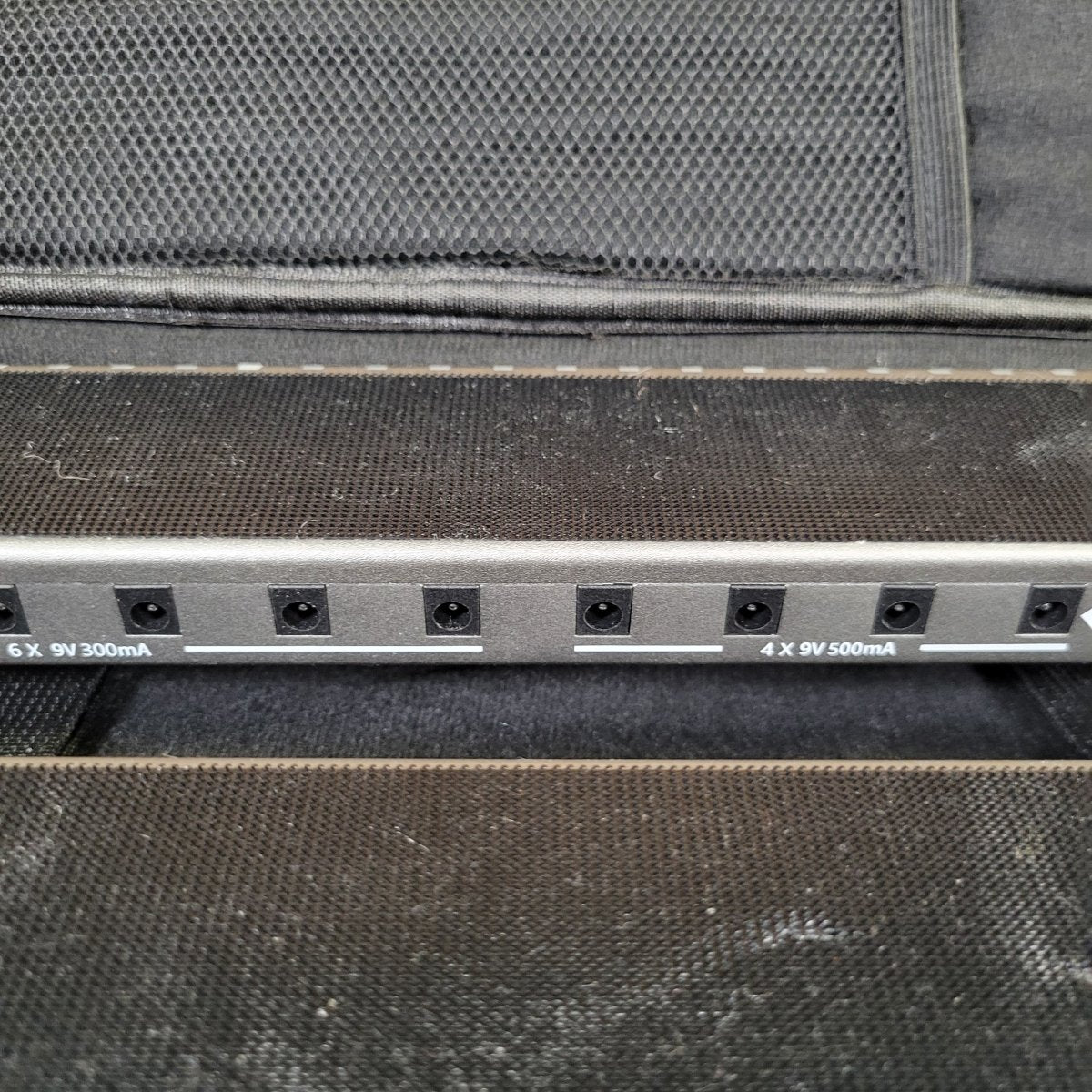 Vangoa PD - M Powered Pedal Board with Bag and Cables - Mahar's Vintage Guitars