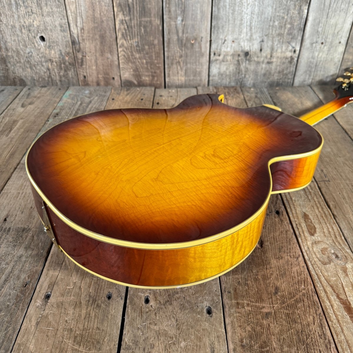 Vintage 1969 Gibson Super 400CES – Sunburst Archtop Electric Guitar, Carved Spruce Top, Original Humbuckers - Mahar's Vintage Guitars