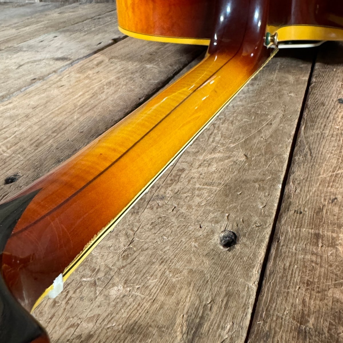 Vintage 1969 Gibson Super 400CES – Sunburst Archtop Electric Guitar, Carved Spruce Top, Original Humbuckers - Mahar's Vintage Guitars