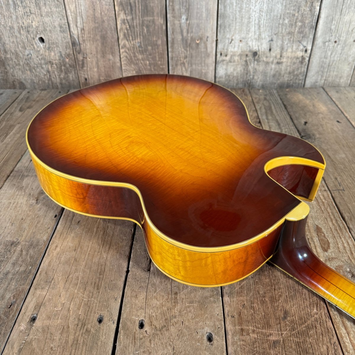 Vintage 1969 Gibson Super 400CES – Sunburst Archtop Electric Guitar, Carved Spruce Top, Original Humbuckers - Mahar's Vintage Guitars
