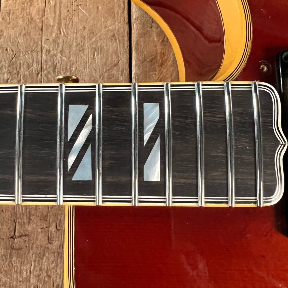 Vintage 1969 Gibson Super 400CES – Sunburst Archtop Electric Guitar, Carved Spruce Top, Original Humbuckers - Mahar's Vintage Guitars