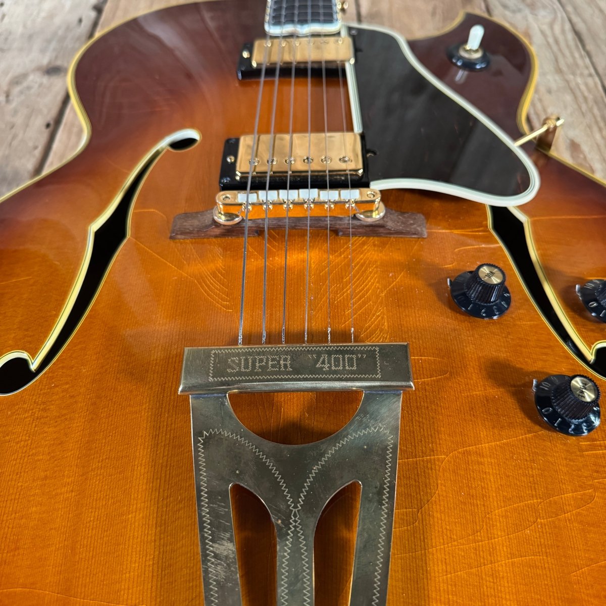 Vintage 1969 Gibson Super 400CES – Sunburst Archtop Electric Guitar, Carved Spruce Top, Original Humbuckers - Mahar's Vintage Guitars