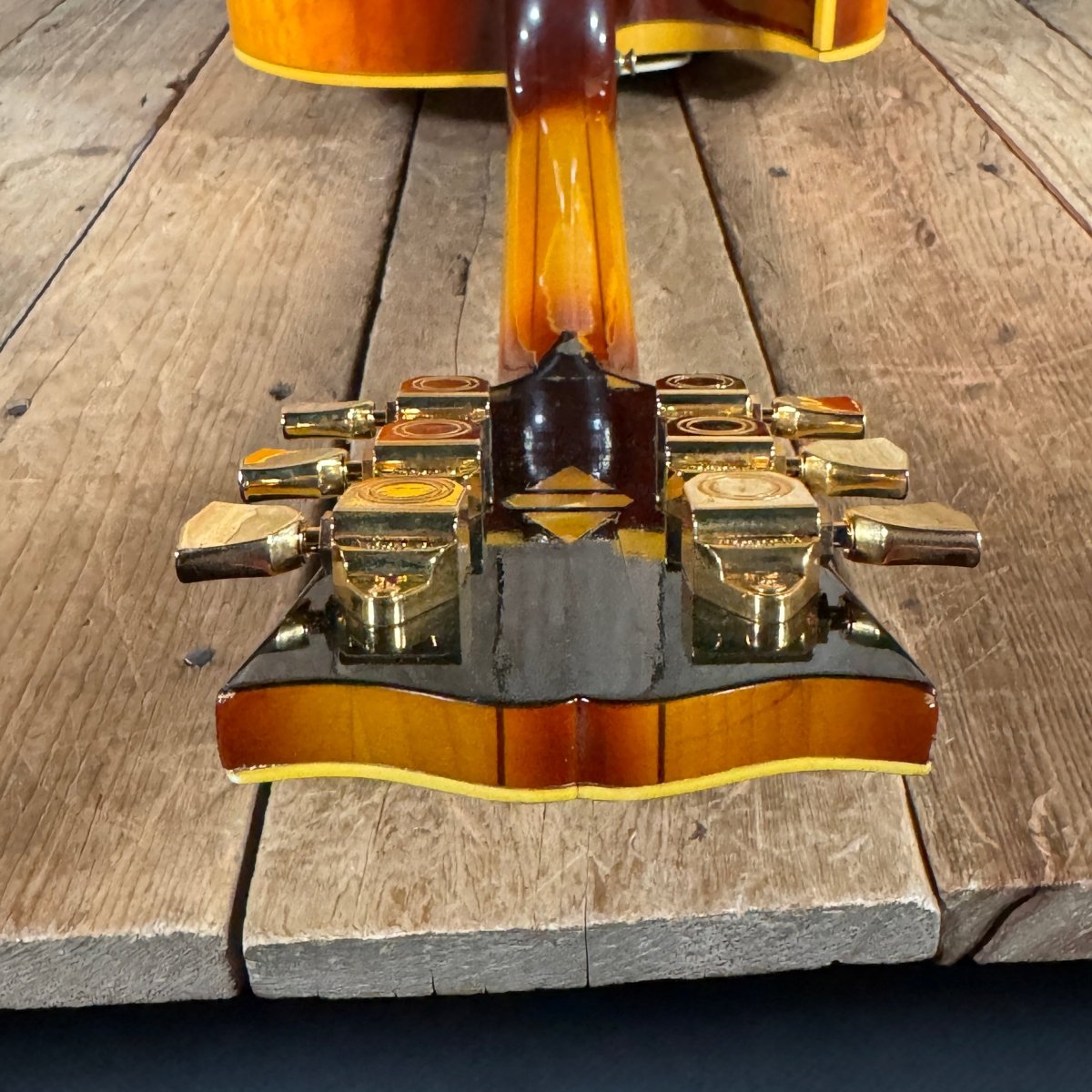 Vintage 1969 Gibson Super 400CES – Sunburst Archtop Electric Guitar, Carved Spruce Top, Original Humbuckers - Mahar's Vintage Guitars