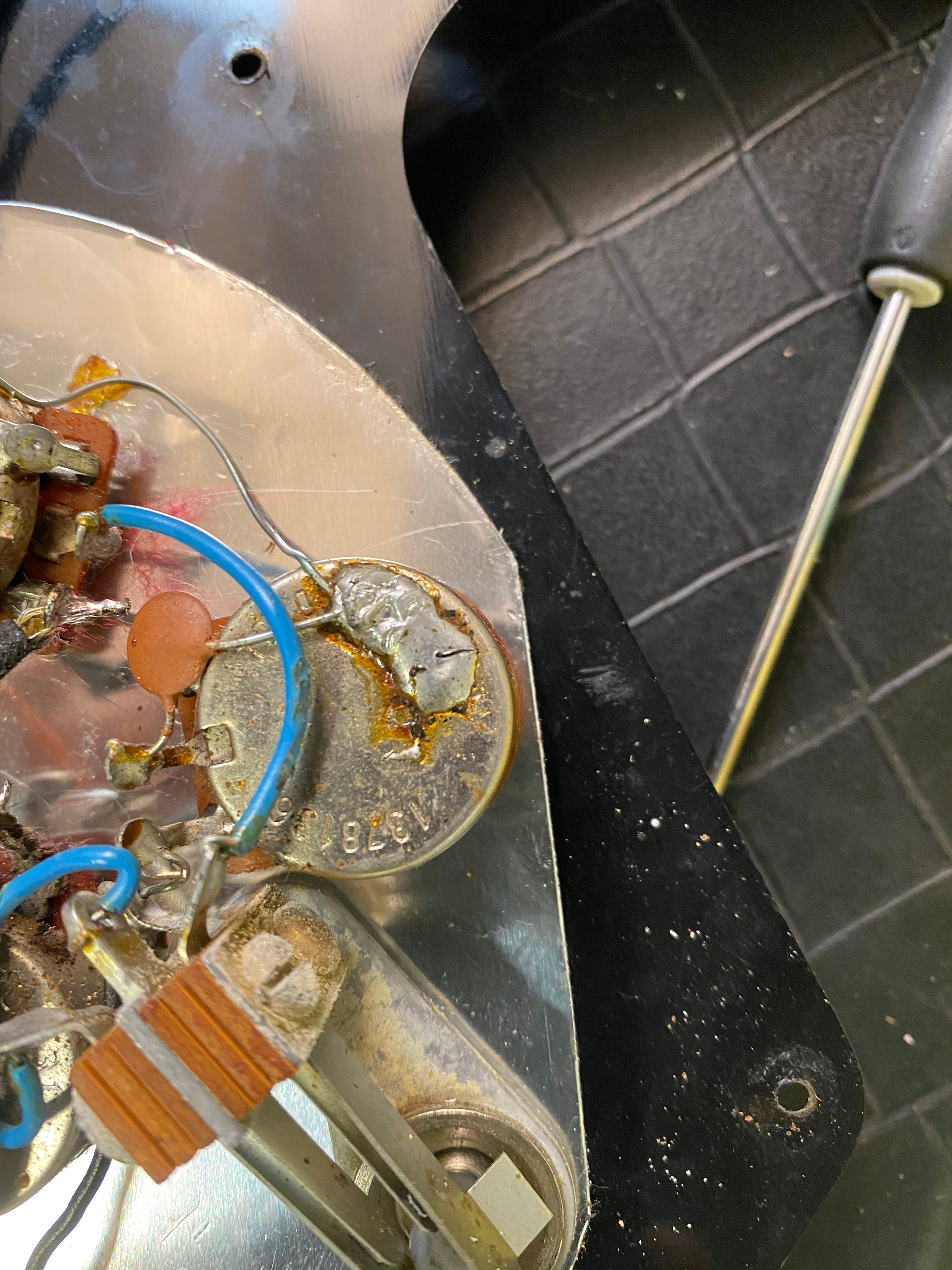 SOLD - Gibson Flying V 1982 Candy Apple Red