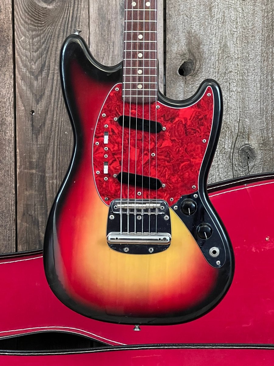 SOLD - Fender Mustang 1972 - Mahar's Vintage Guitars