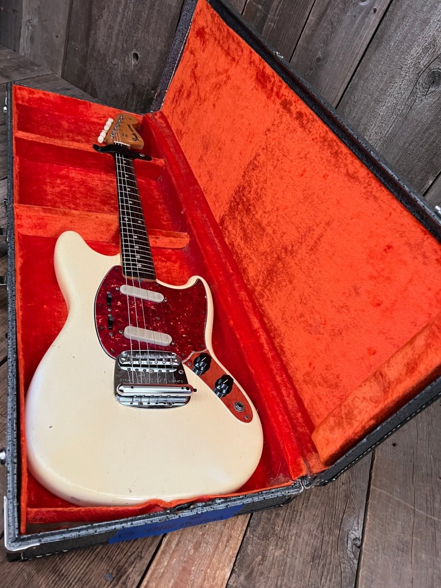 SOLD - Fender Mustang Olympic White 1965 A neck with unique fretboard - Mahar's Vintage Guitars