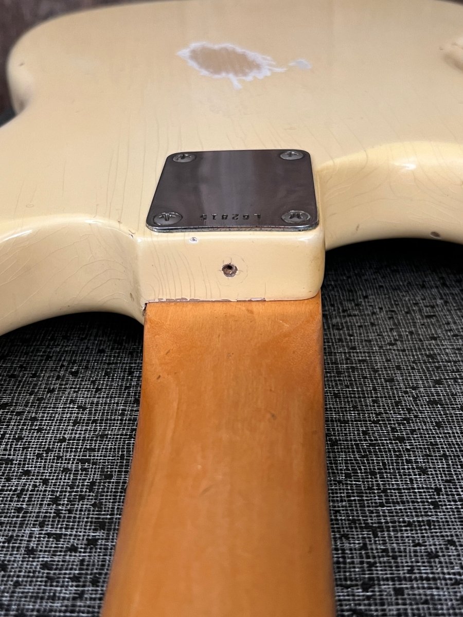 SOLD - Fender Mustang Olympic White 1965 A neck with unique fretboard - Mahar's Vintage Guitars