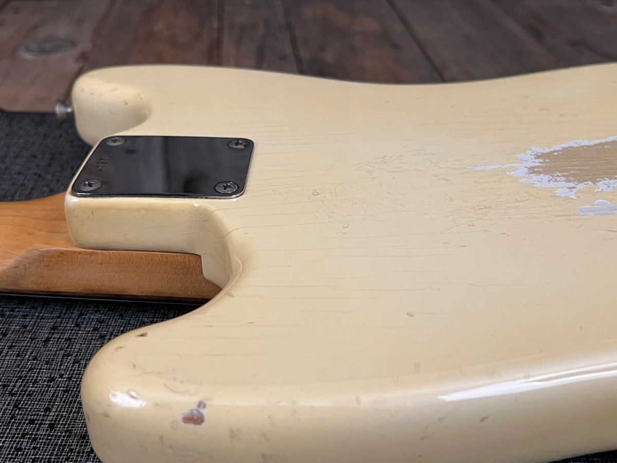 SOLD - Fender Mustang Olympic White 1965 A neck with unique fretboard - Mahar's Vintage Guitars
