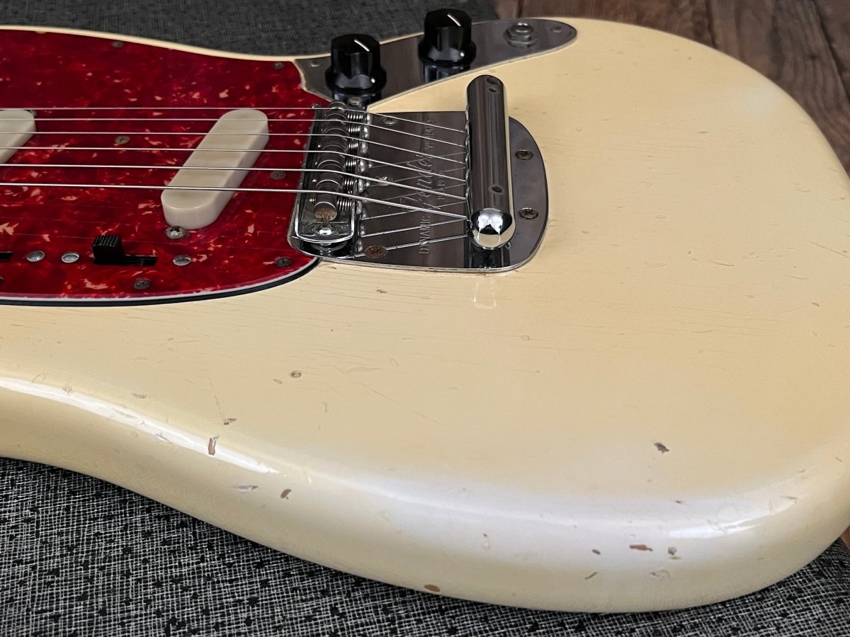 SOLD - Fender Mustang Olympic White 1965 A neck with unique fretboard - Mahar's Vintage Guitars