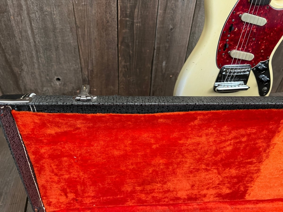 SOLD - Fender Mustang Olympic White 1965 A neck with unique fretboard - Mahar's Vintage Guitars