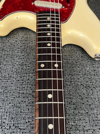 SOLD - Fender Mustang Olympic White 1965 A neck with unique fretboard - Mahar's Vintage Guitars