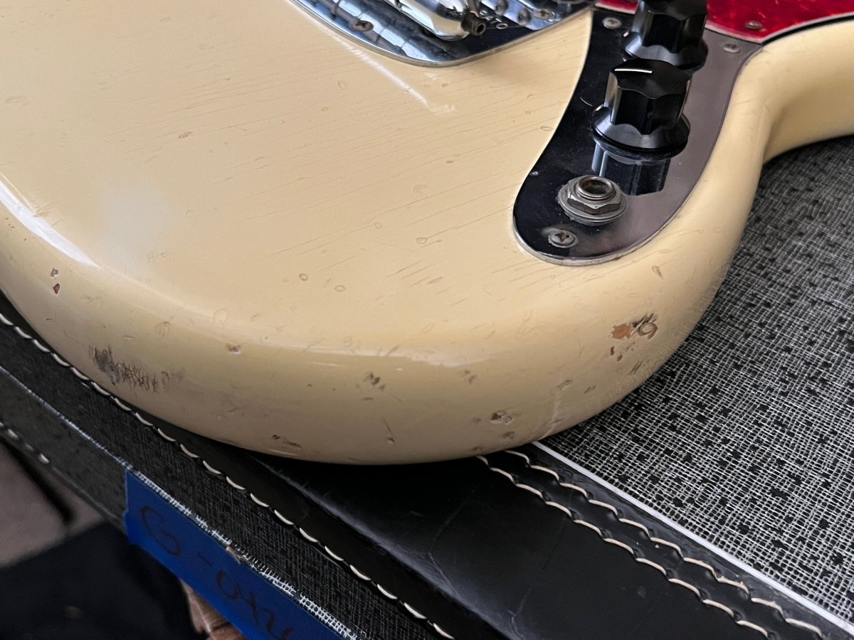 SOLD - Fender Mustang Olympic White 1965 A neck with unique fretboard - Mahar's Vintage Guitars