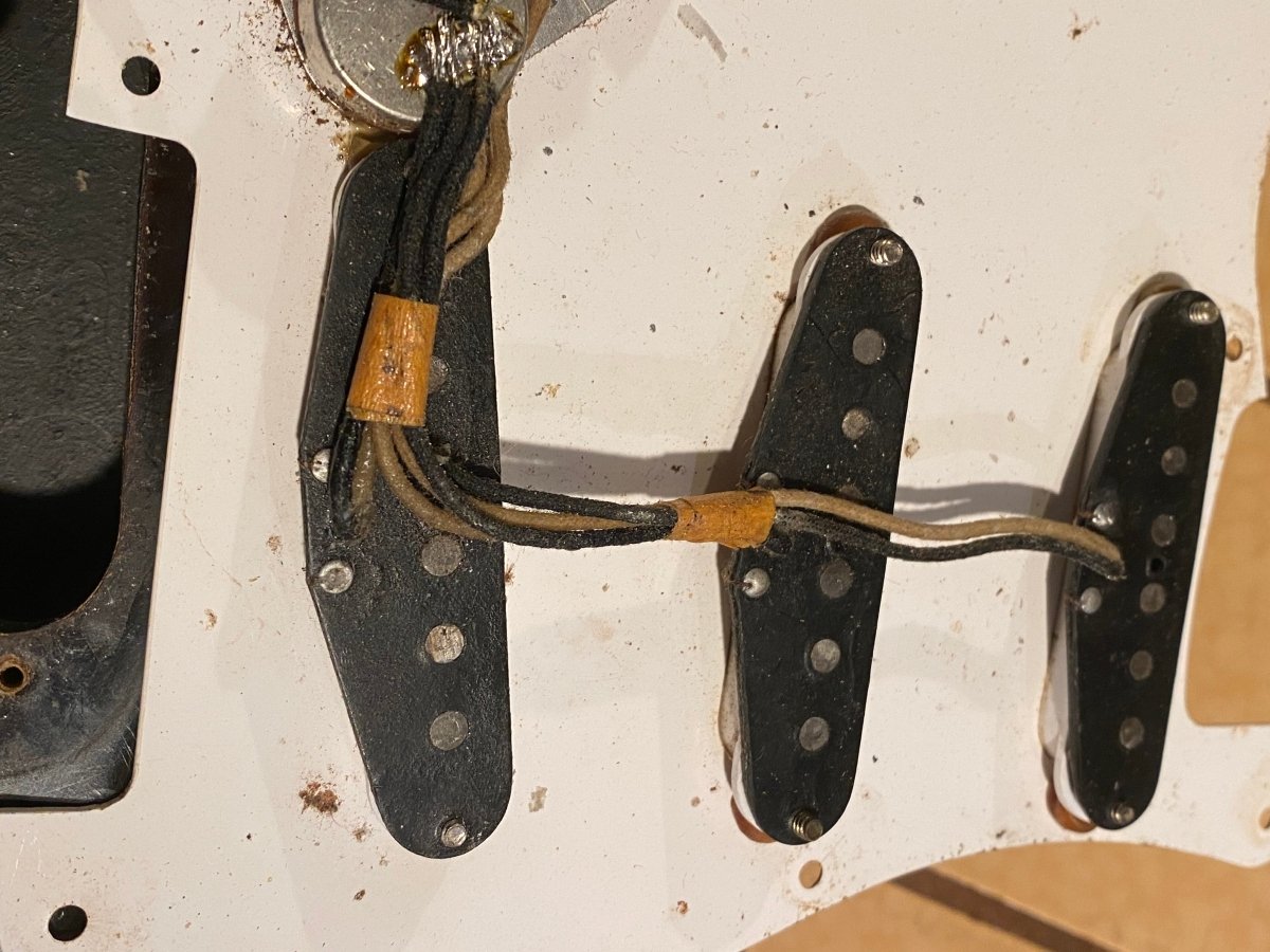 SOLD - Fender Stratocaster 1957 - Mahar's Vintage Guitars