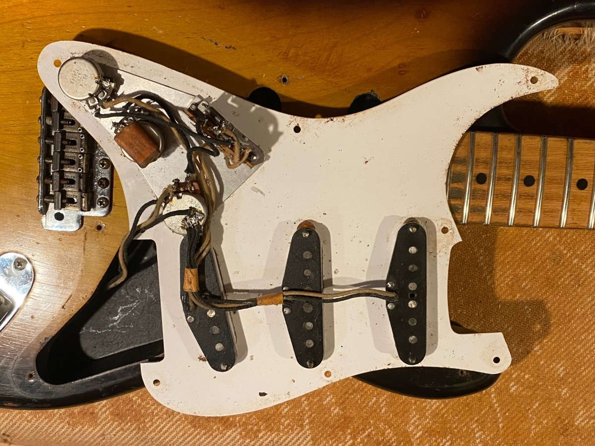 SOLD - Fender Stratocaster 1957 - Mahar's Vintage Guitars