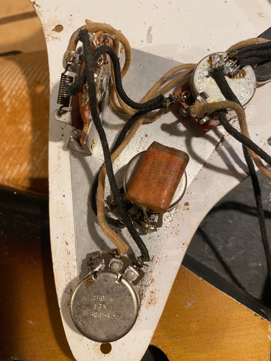 SOLD - Fender Stratocaster 1957 - Mahar's Vintage Guitars