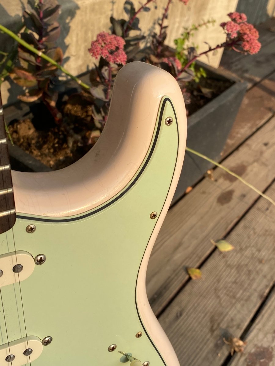 SOLD - Fender Stratocaster 1961 Journeyman Relic Shell Pink 2019 - Mahar's Vintage Guitars