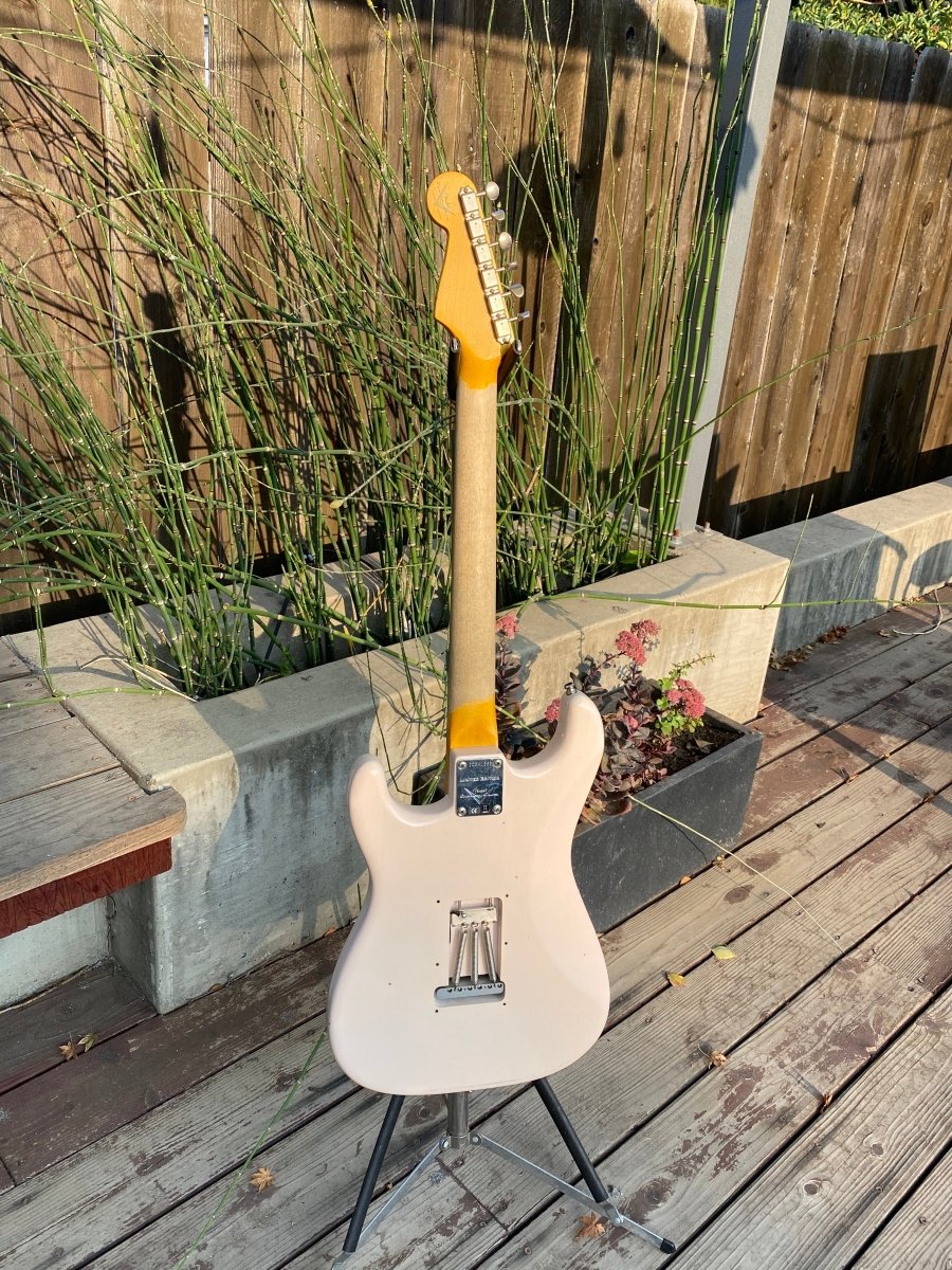 SOLD - Fender Stratocaster 1961 Journeyman Relic Shell Pink 2019 - Mahar's Vintage Guitars