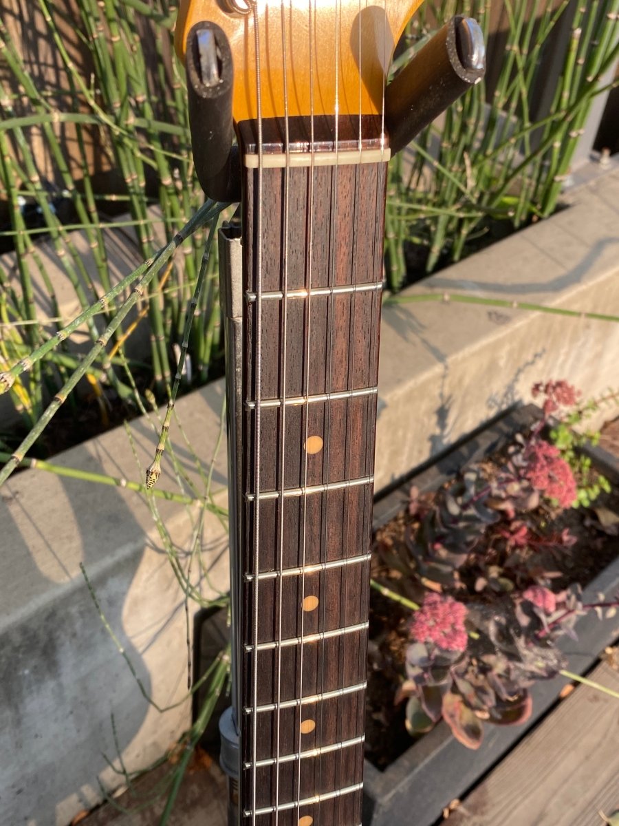 SOLD - Fender Stratocaster 1961 Journeyman Relic Shell Pink 2019 - Mahar's Vintage Guitars