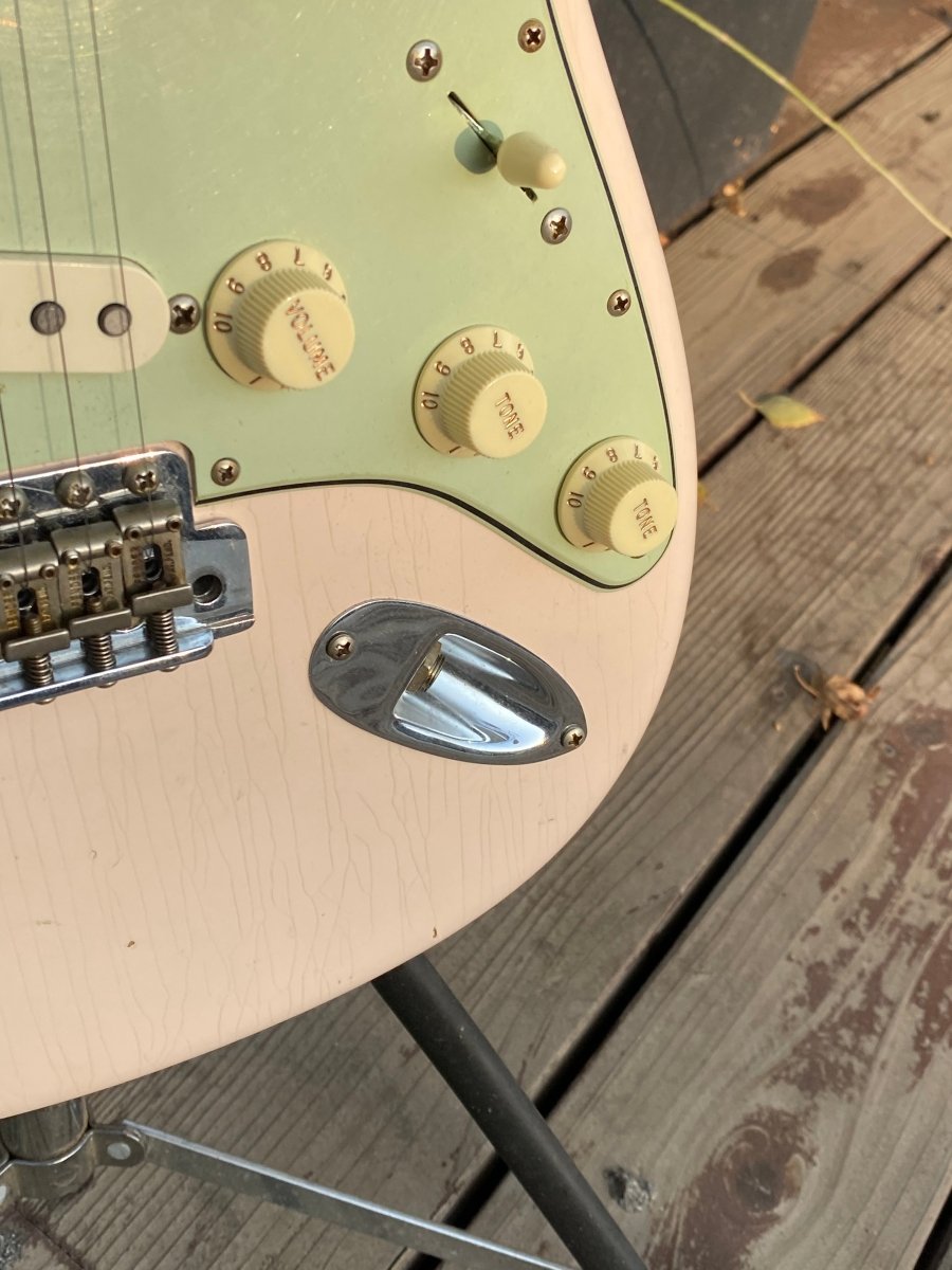 SOLD - Fender Stratocaster 1961 Journeyman Relic Shell Pink 2019 - Mahar's Vintage Guitars