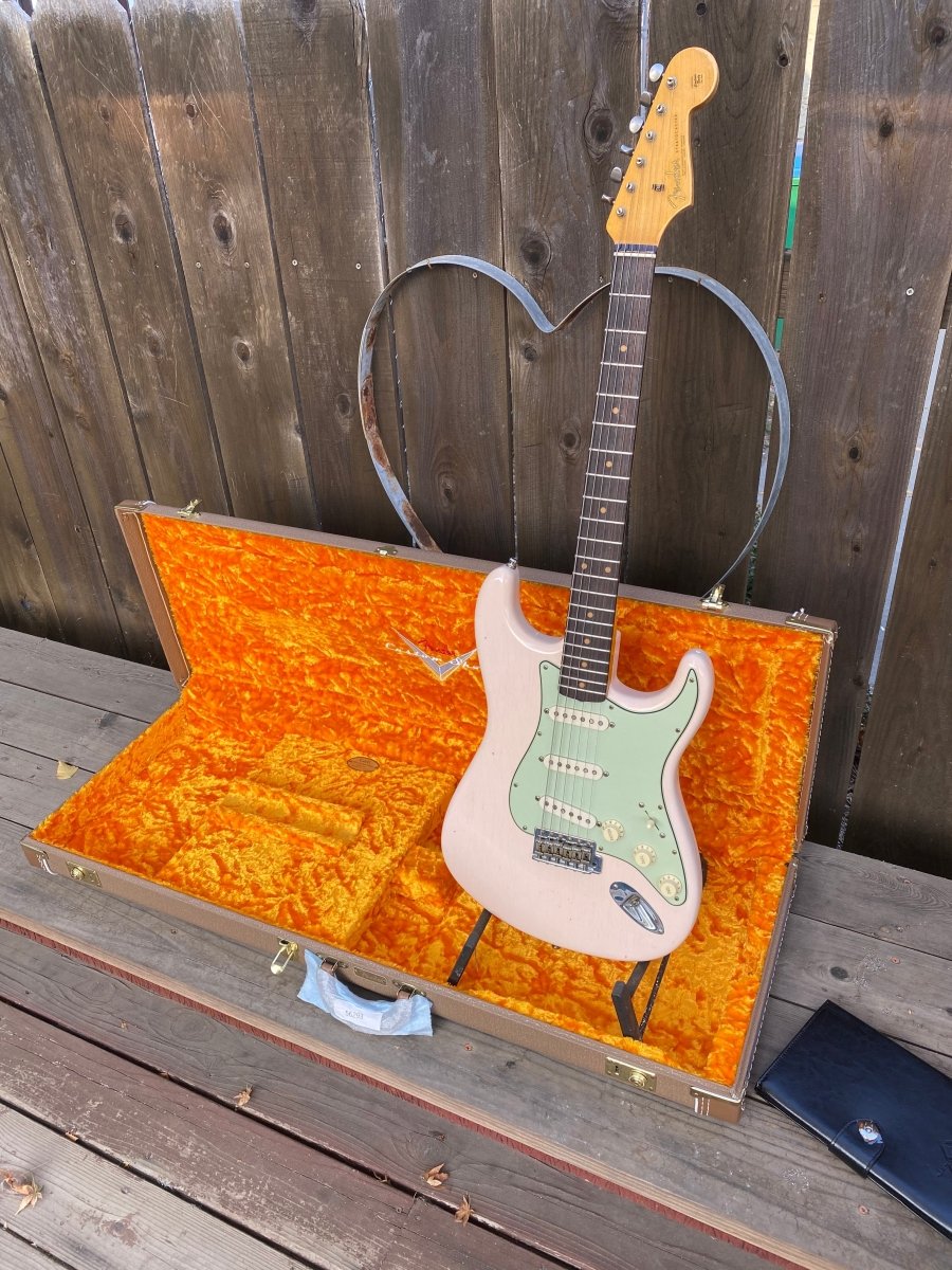 SOLD - Fender Stratocaster 1961 Journeyman Relic Shell Pink 2019 - Mahar's Vintage Guitars