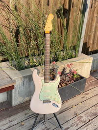 SOLD - Fender Stratocaster 1961 Journeyman Relic Shell Pink 2019 - Mahar's Vintage Guitars