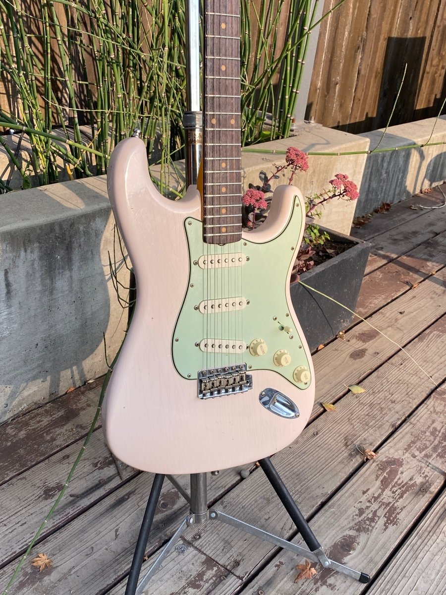 SOLD - Fender Stratocaster 1961 Journeyman Relic Shell Pink 2019 - Mahar's Vintage Guitars