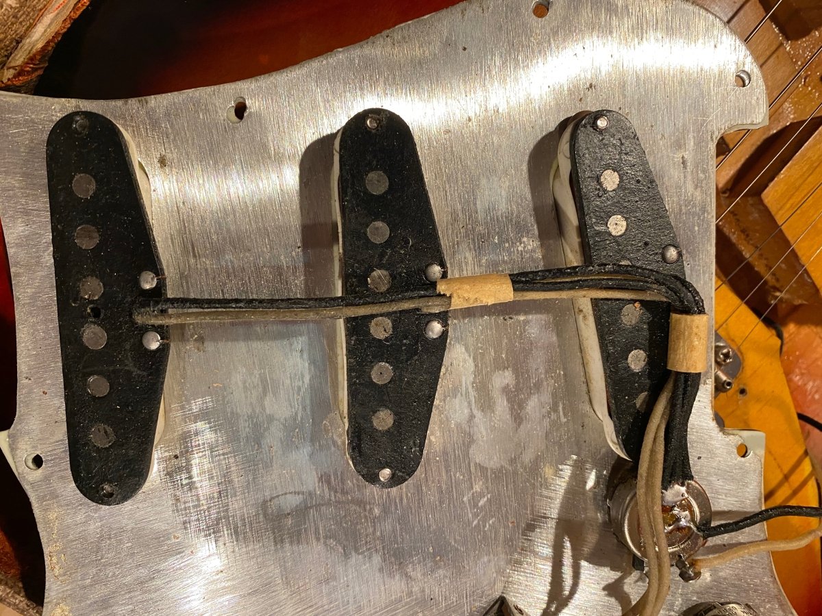 SOLD - Fender Stratocaster 1963 - Mahar's Vintage Guitars