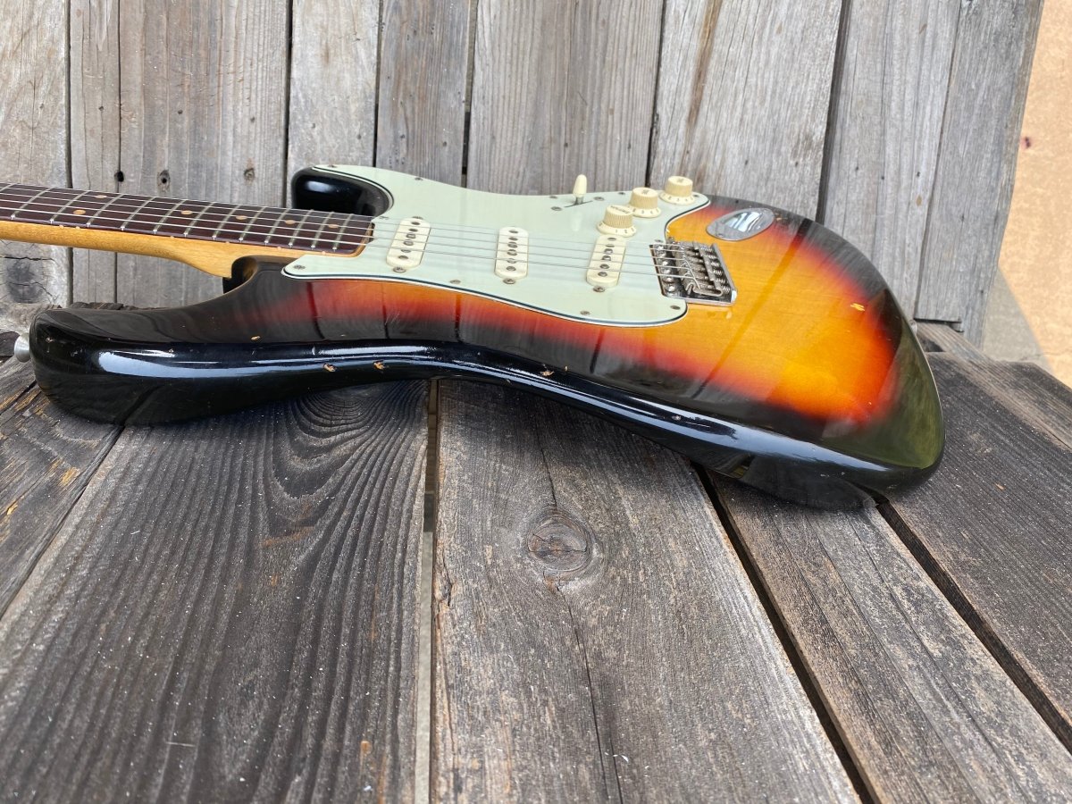 SOLD - Fender Stratocaster 1963 - Mahar's Vintage Guitars