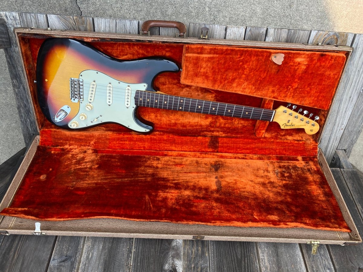 SOLD - Fender Stratocaster 1963 - Mahar's Vintage Guitars