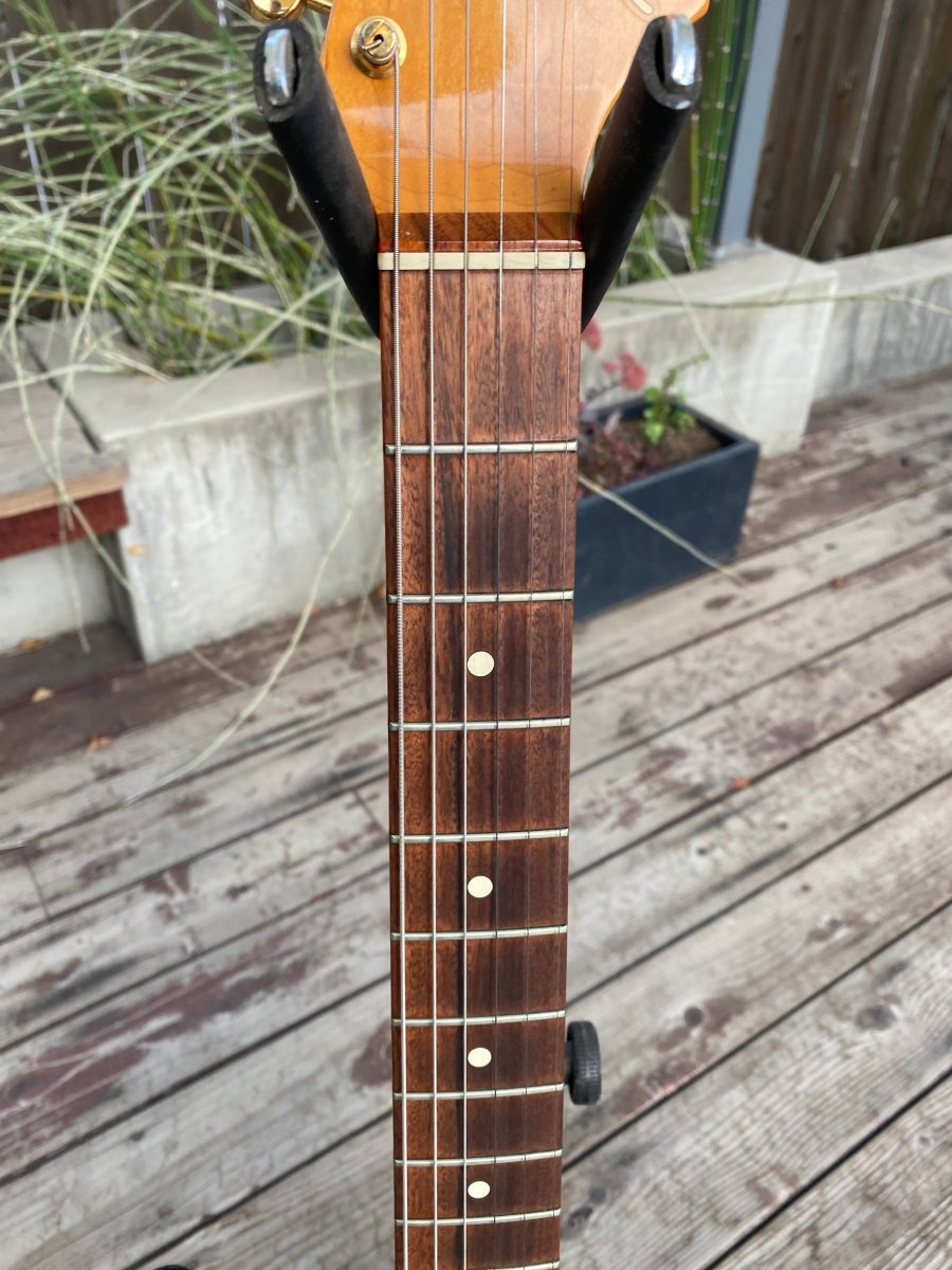 SOLD - Fender Stratocaster SRV Special Edition 1992 - Mahar's Vintage Guitars