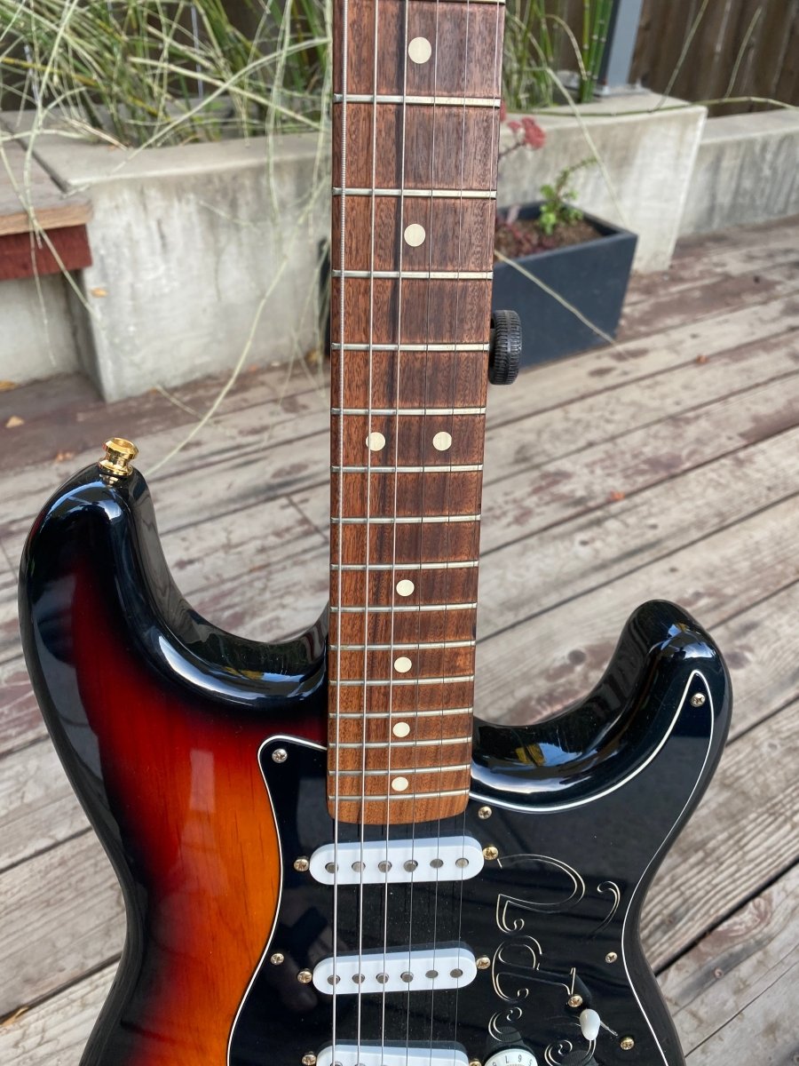 SOLD - Fender Stratocaster SRV Special Edition 1992 - Mahar's Vintage Guitars