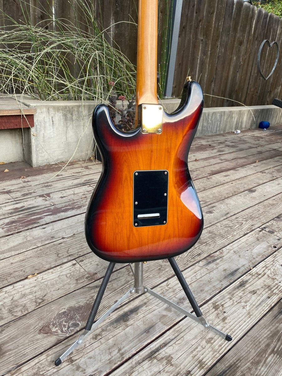 SOLD - Fender Stratocaster SRV Special Edition 1992 - Mahar's Vintage Guitars