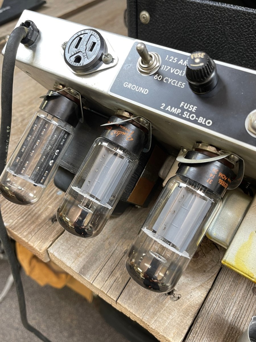 SOLD - Fender Vibrolux Reverb Amplifier 1977 - Mahar's Vintage Guitars