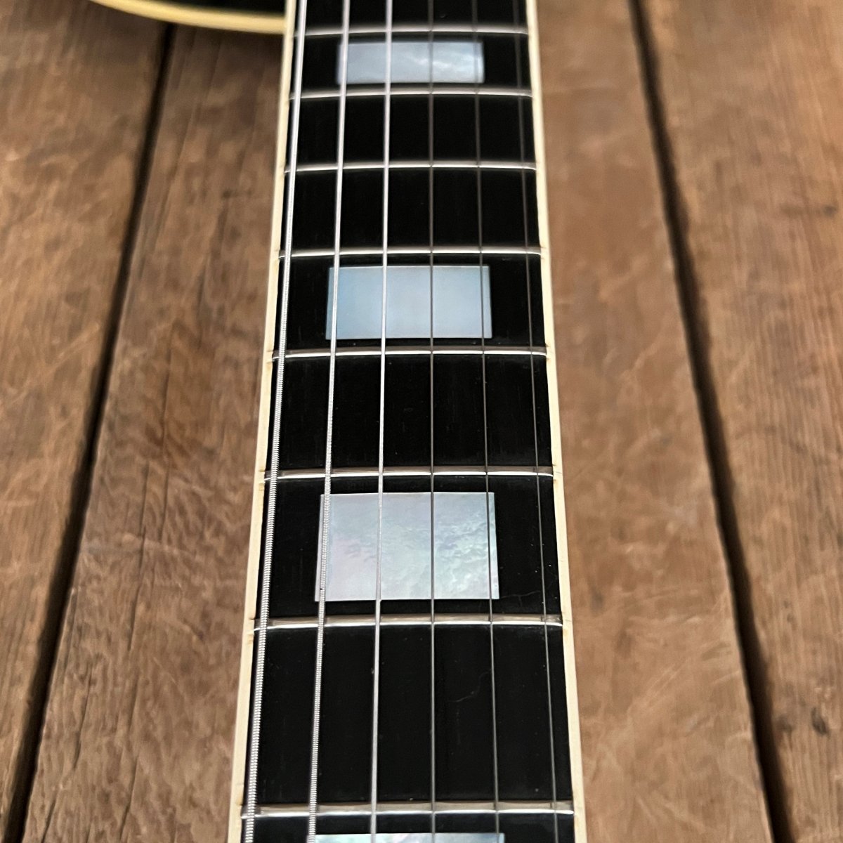 SOLD - Gibson 20th Anniversary Les Paul Custom Left Handed 1975 Black - Mahar's Vintage Guitars