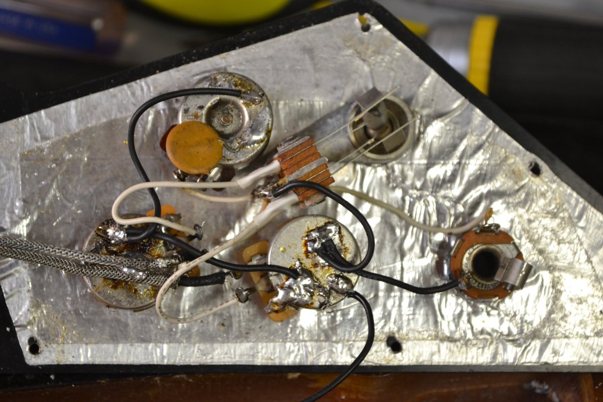 SOLD - Gibson Flying V 1980 Sunburst - Mahar's Vintage Guitars