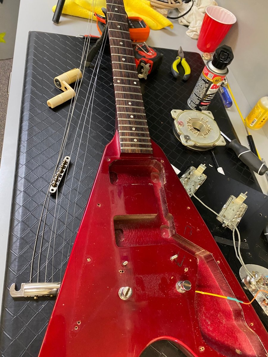 SOLD - Gibson Flying V 1982 Candy Apple Red - Mahar's Vintage Guitars