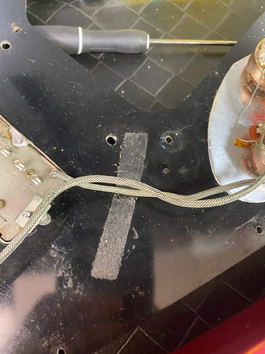 SOLD - Gibson Flying V 1982 Candy Apple Red - Mahar's Vintage Guitars