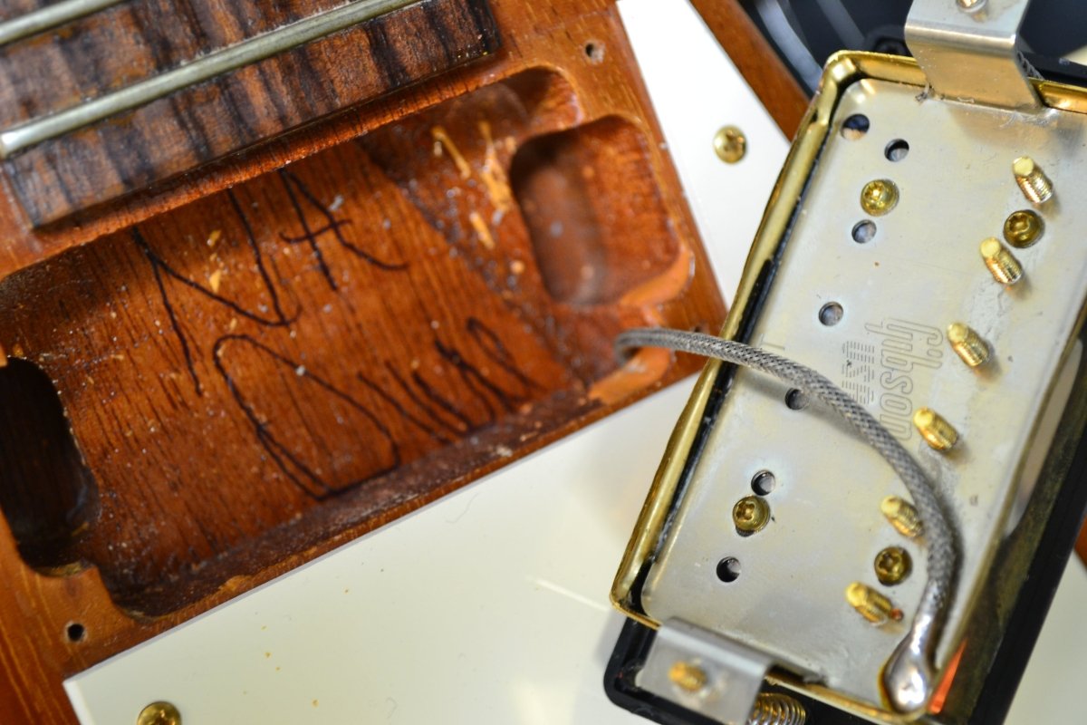 SOLD - Gibson Flying V 2004 1958 reissue natural mahogany - Mahar's Vintage Guitars