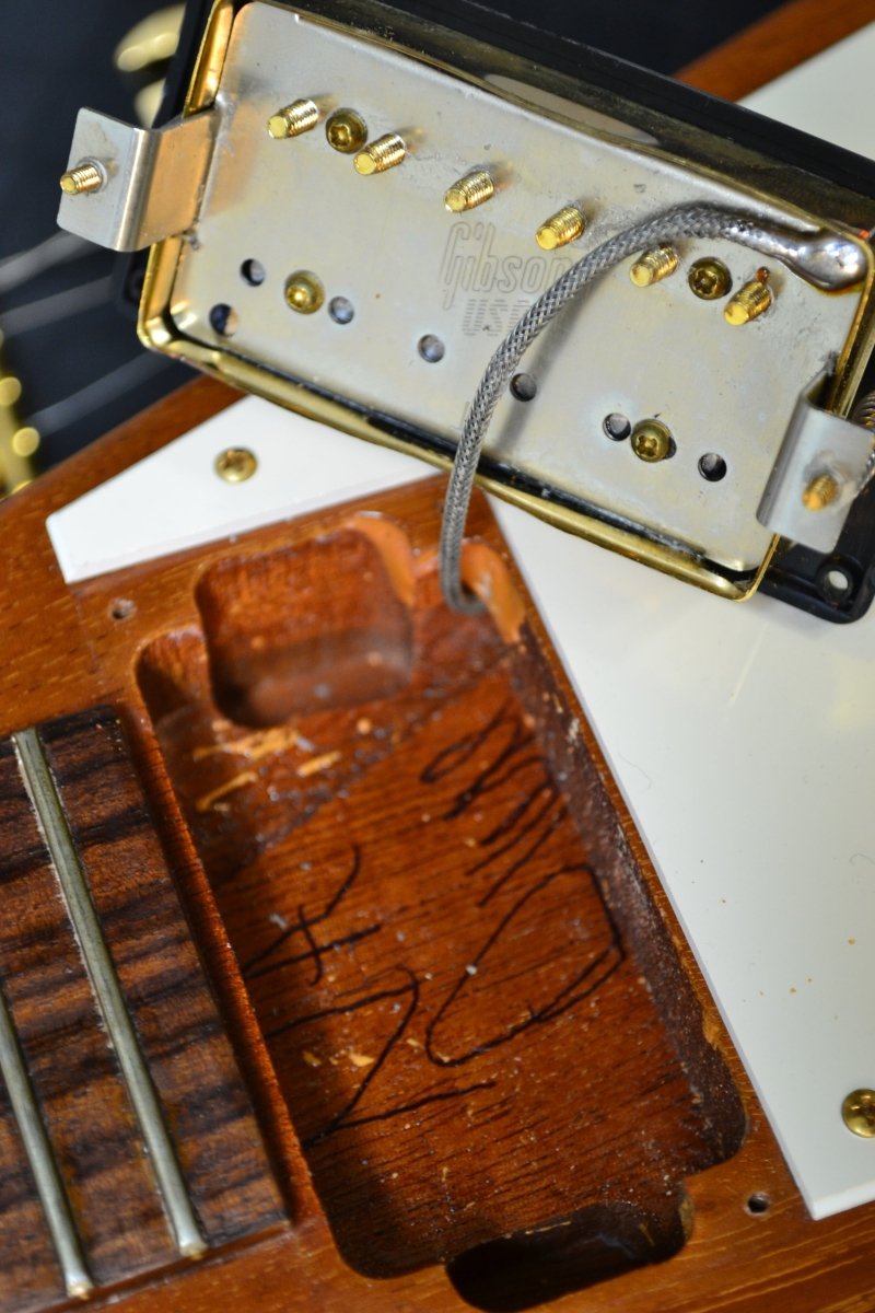 SOLD - Gibson Flying V 2004 1958 reissue natural mahogany - Mahar's Vintage Guitars