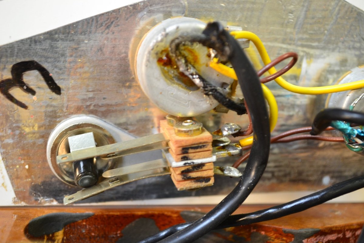 SOLD - Gibson Flying V 2004 1958 reissue natural mahogany - Mahar's Vintage Guitars