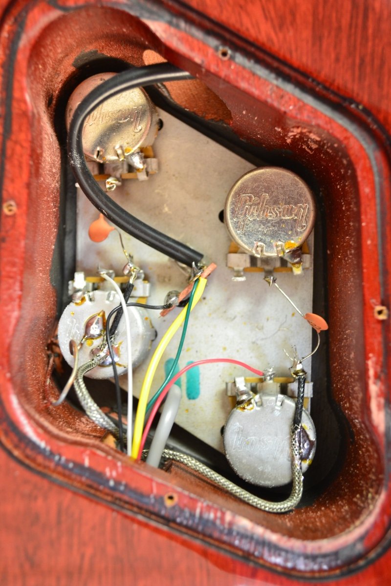 SOLD - Gibson Les Paul 1960 Classic 2005 Near Mint Honey Burst - Mahar's Vintage Guitars