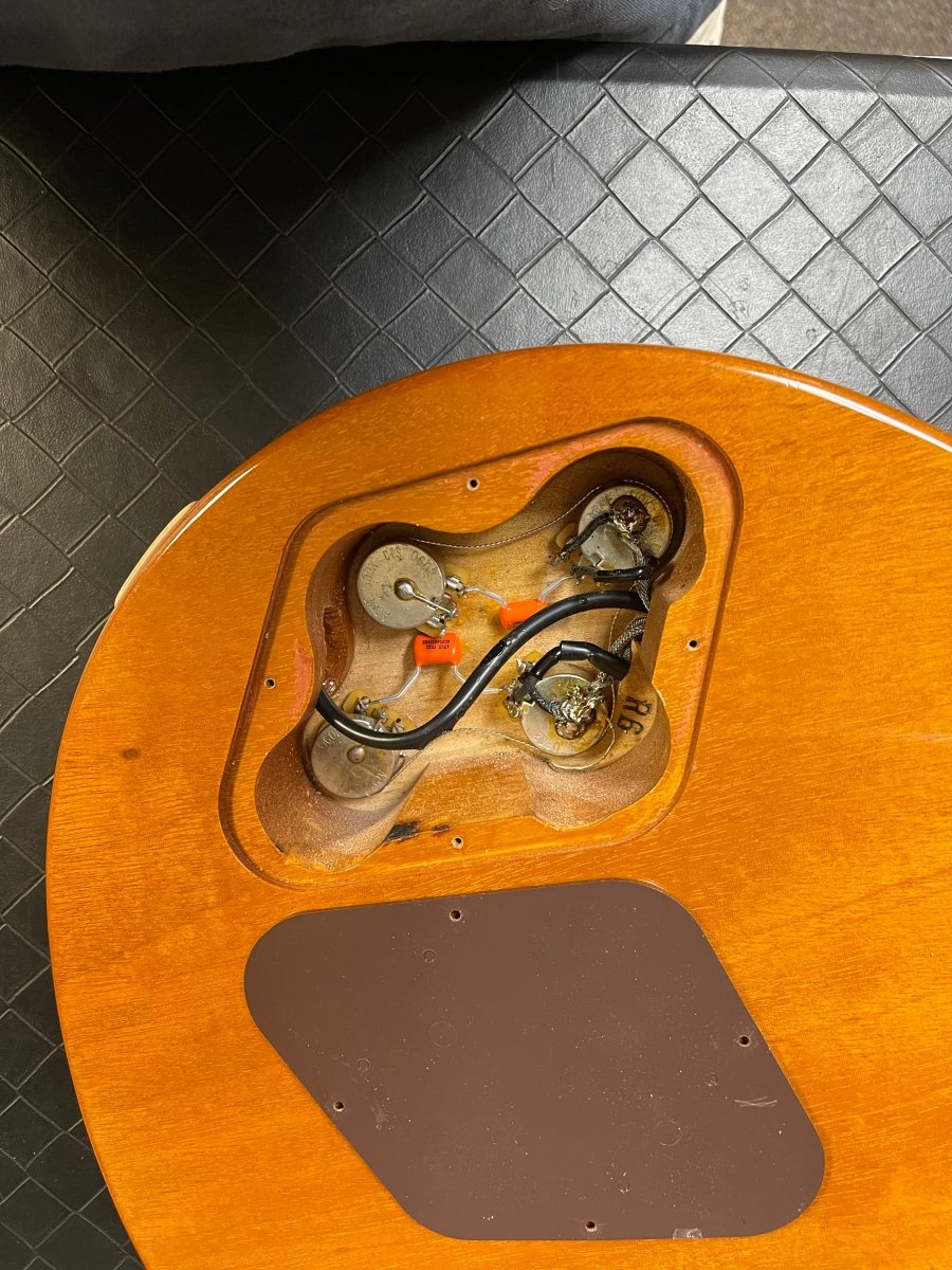 SOLD - Gibson Les Paul Goldtop R6 1956 Custom Shop Reissue 2001 - Mahar's Vintage Guitars