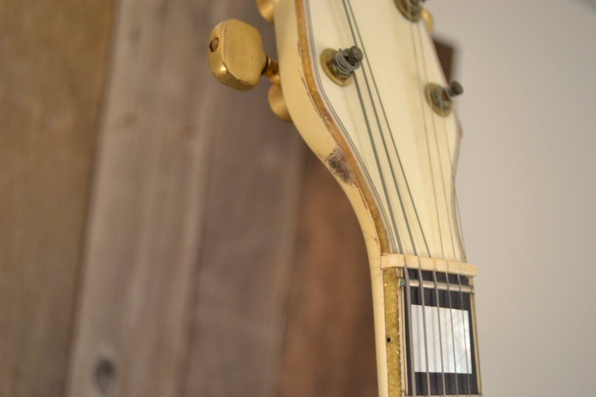 SOLD - Gretsch White Falcon Model 7595 1976 - Mahar's Vintage Guitars