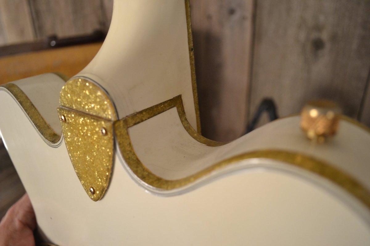 SOLD - Gretsch White Falcon Model 7595 1976 - Mahar's Vintage Guitars