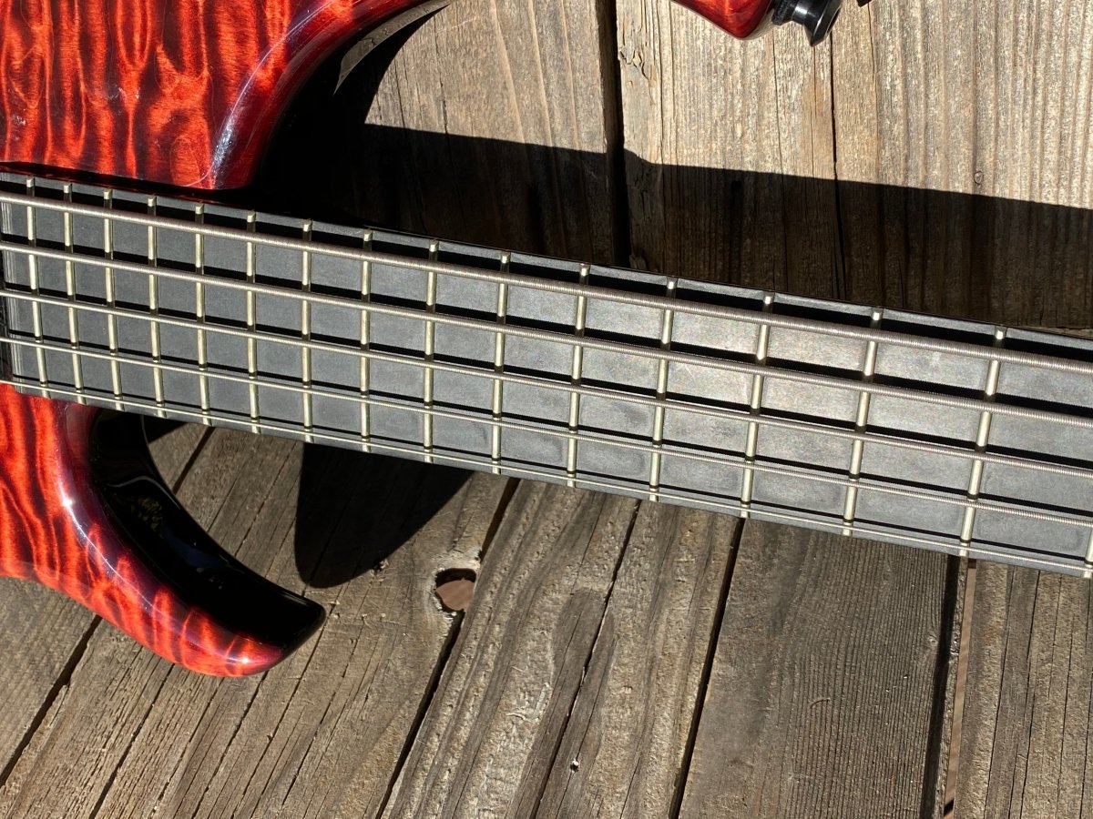 SOLD - Modulus Q5 Bass 2007 - Mahar's Vintage Guitars